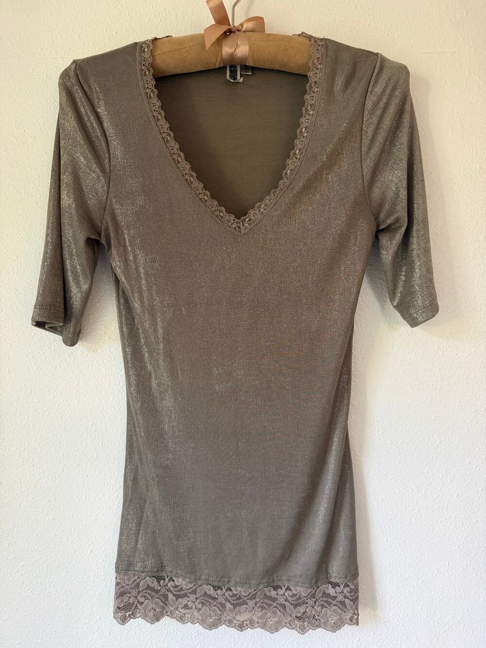Vintage Y2K BKE Metallic Silver Gold Lace Trim Short Sleeve N-Neck Top Small